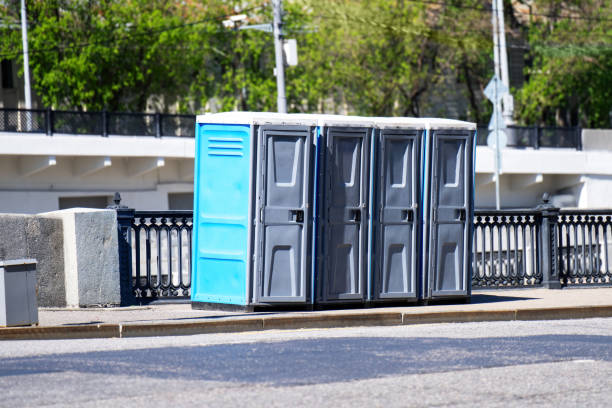 Porta potty delivery and setup in Bay City, TX